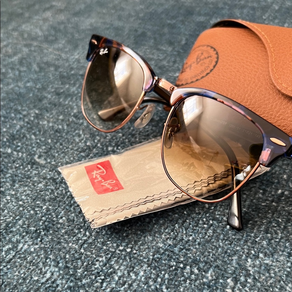 Ray-Ban Clubmaster Fleck Sunglasses with Leather Case - Picture 2 of 3